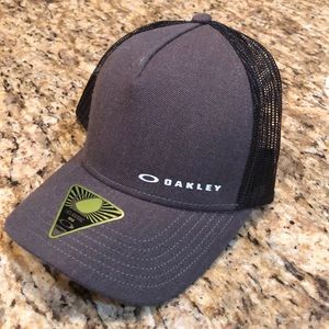Oakley Classic-Mid Trucker Snapback, Brand New
